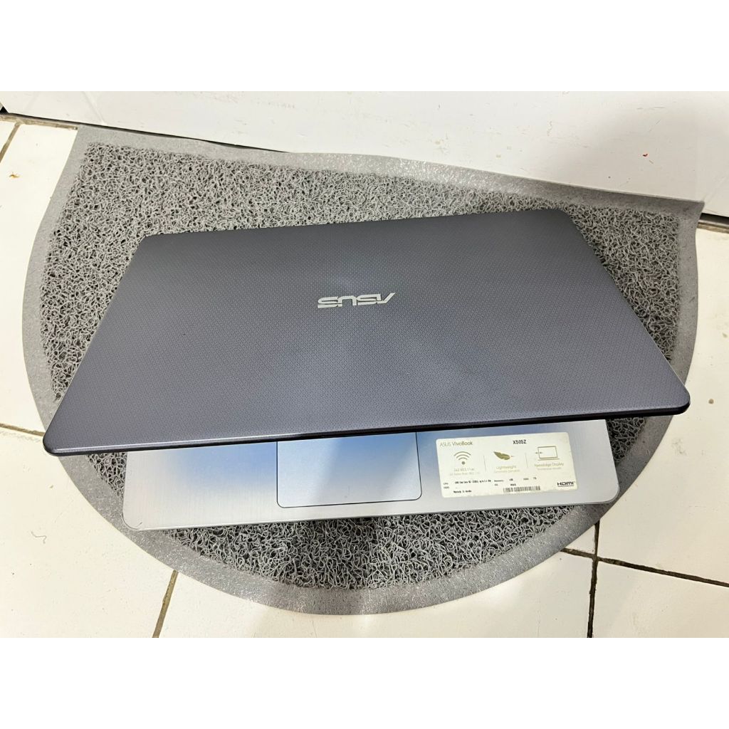 Laptop asus vivobook x505z silver   Uk 14inch Windows 10 pro 64bit  8gb ram 1000gb hdd/1TB hdd Amd r