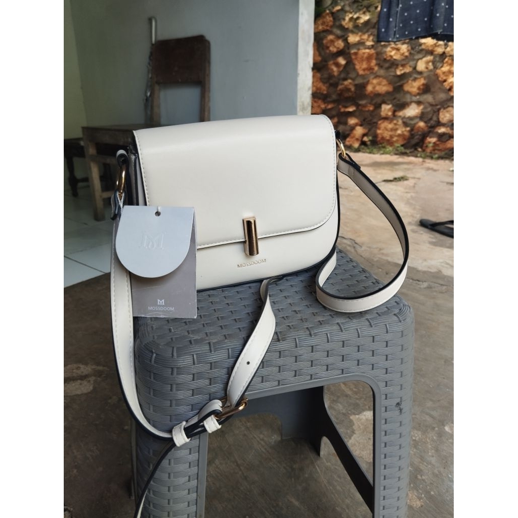 preloved tas wanita selempang sling bag merk MOSSDOOM valerie