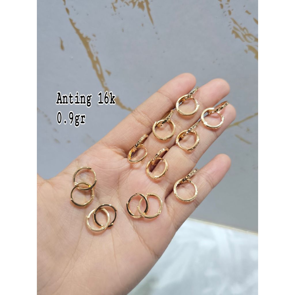 Anting emas jepit bulat ukir