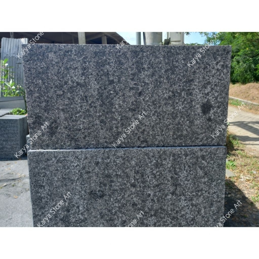 Andeiit Bakar 30x60 / Andesit Hitam Bakar / Andesit Tulungagung / Batu Alam Andesit