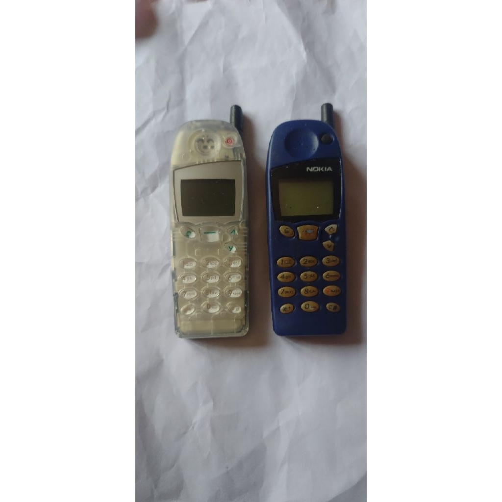 Berdua Nokia Antene jadul 5110 bersatu dalam minus bahan