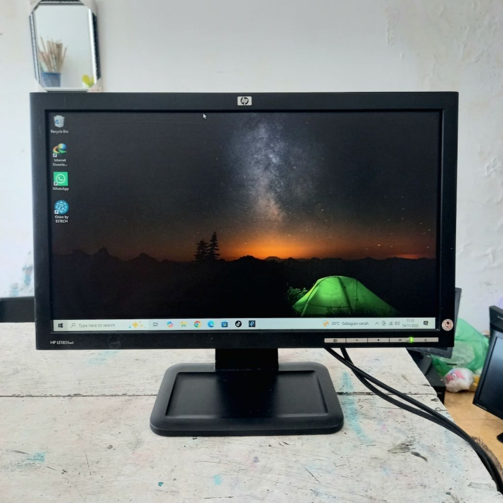 monitor LCD LED komputer CCTV 16 in 17 in 19 in LENOVO HP ACER LG like NEW