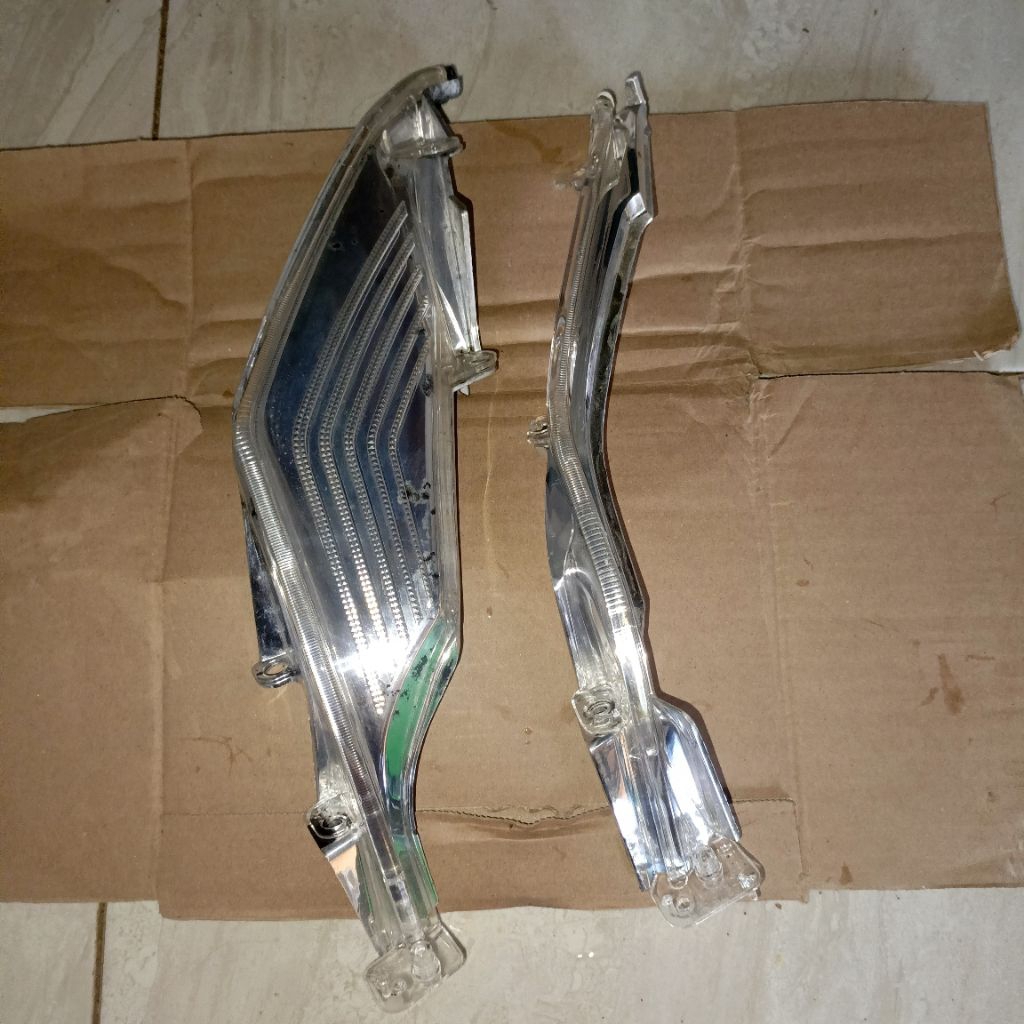 REFLEKTOR ALIS SEIN HONDA PCX 160 ORIGINAL (KIRI)