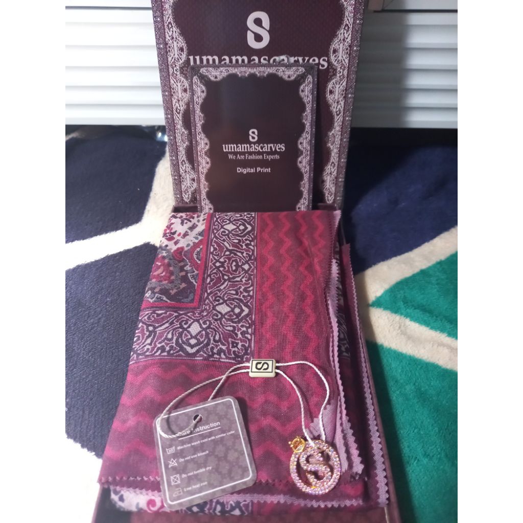 UMAMA SCARVES PREMIUM EXCLUSIVE BOX MAROON