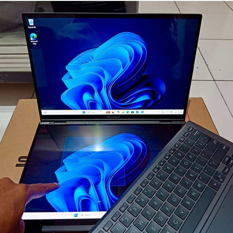 ASUS ZENBOOK DUO UX8406MA OLED TOUCH 3K ULTRA 7 155H 16 GB 1 TB 14.0 Unit Mulus • Like New • Lengkap