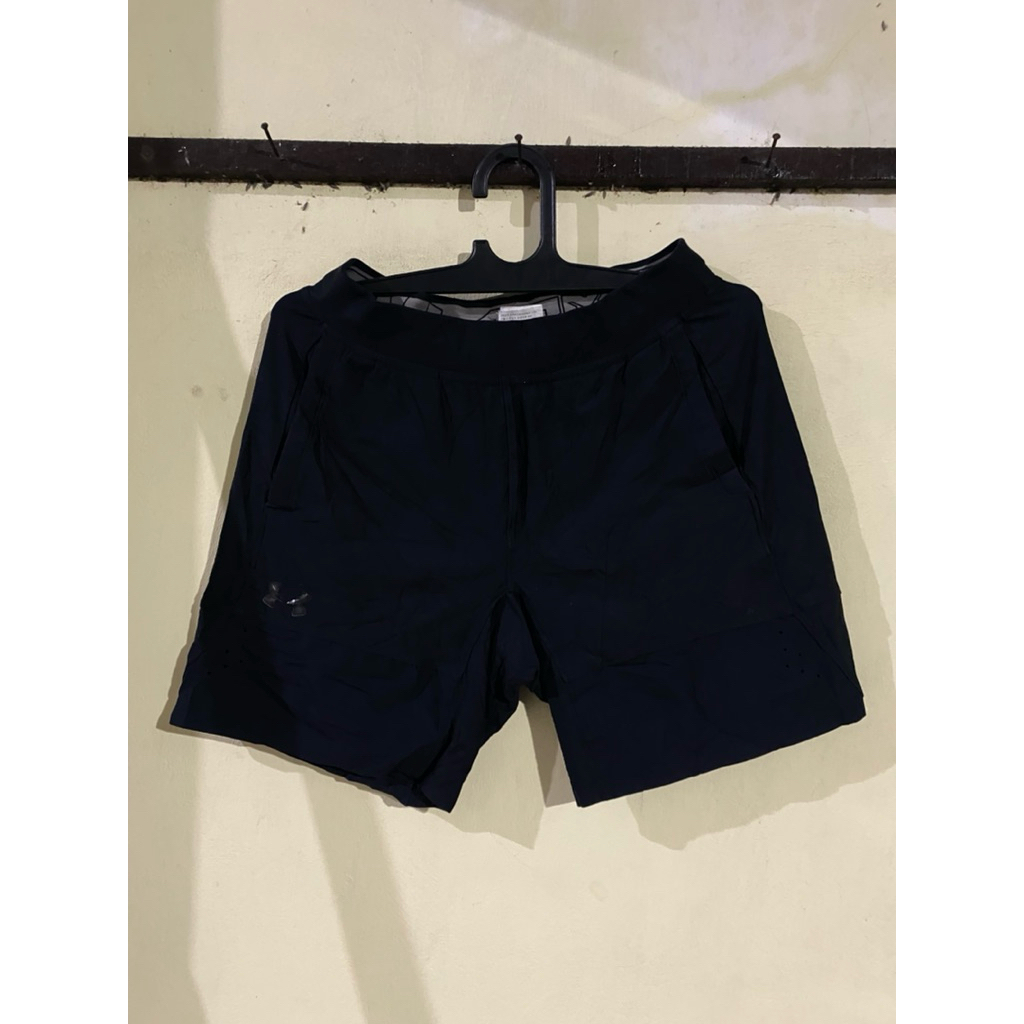 celana pendek by under armour