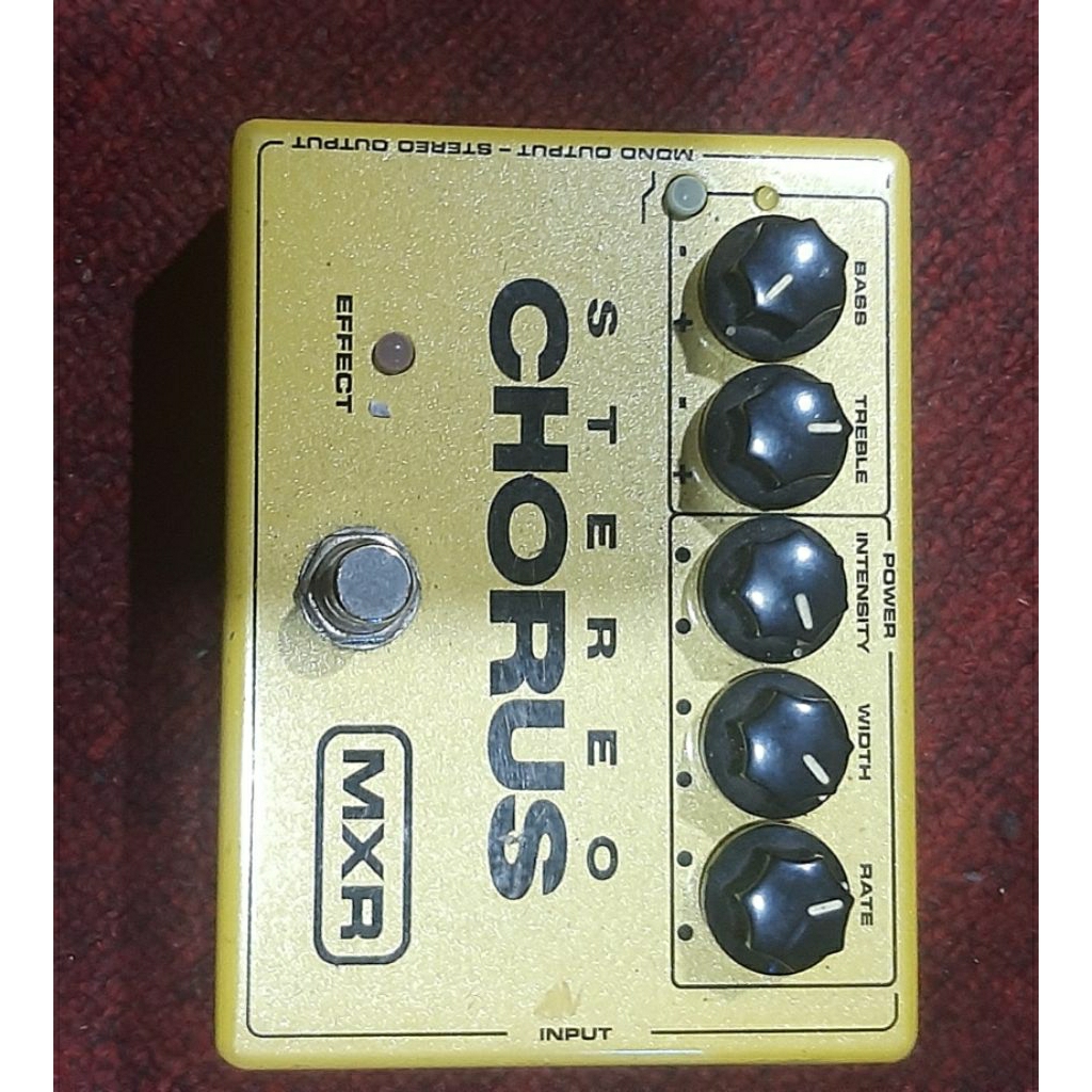 pedal efek MXR stereo chorus