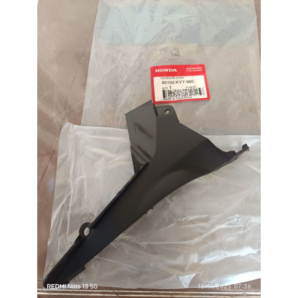 80102-KVY-960 cover tutup sobeker belakang honda beat karbu original AHM