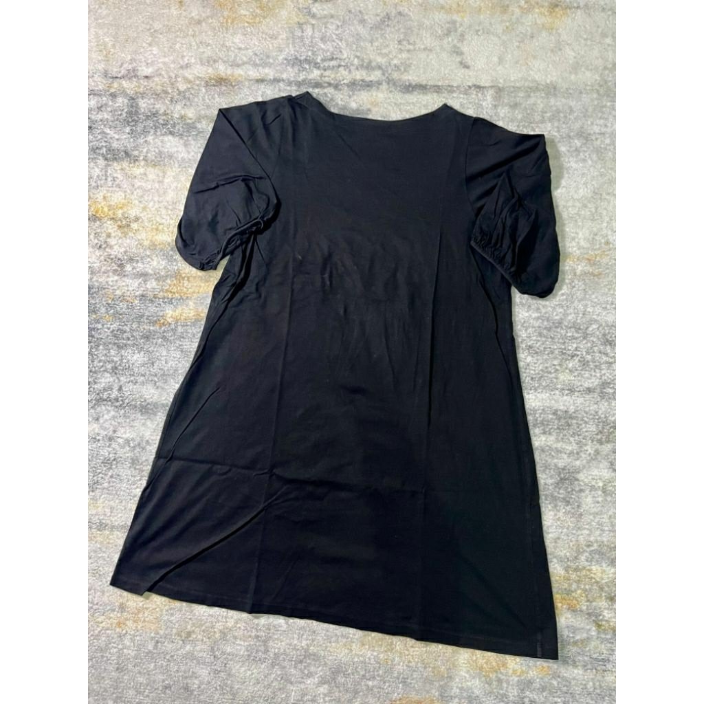 Blouse Hitam Uniqlo