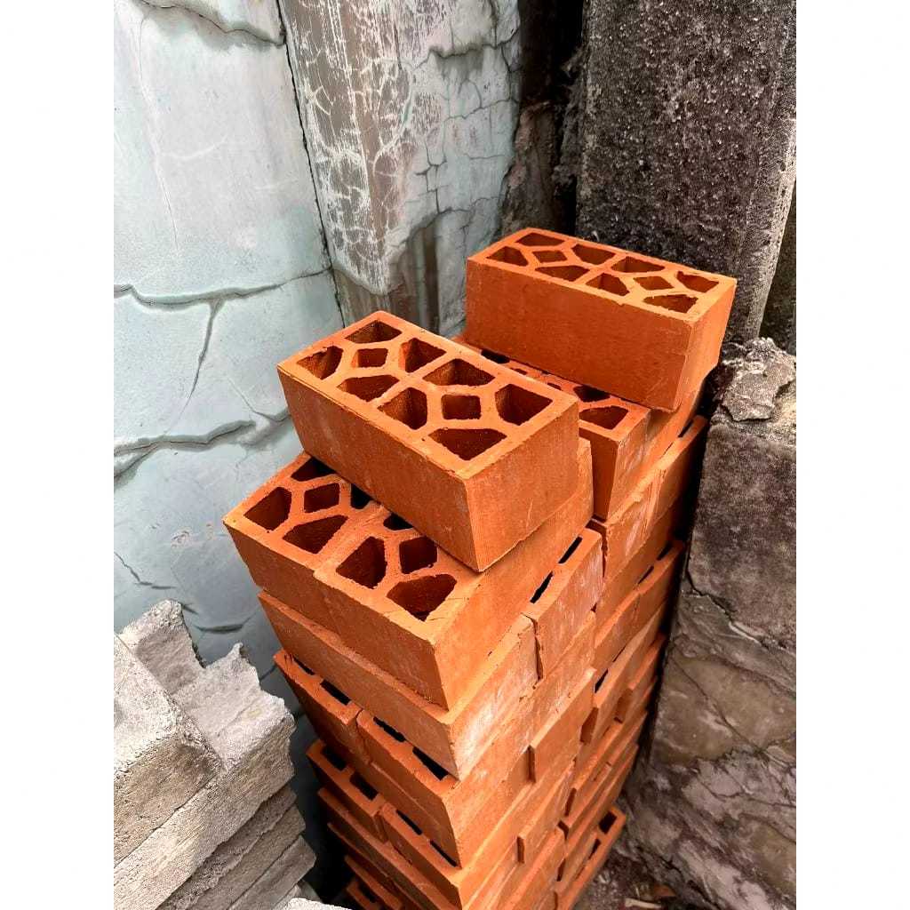 Loster Merah Lubang Angin Roster Bata Ukuran 23 x 11.5 x 7 cm