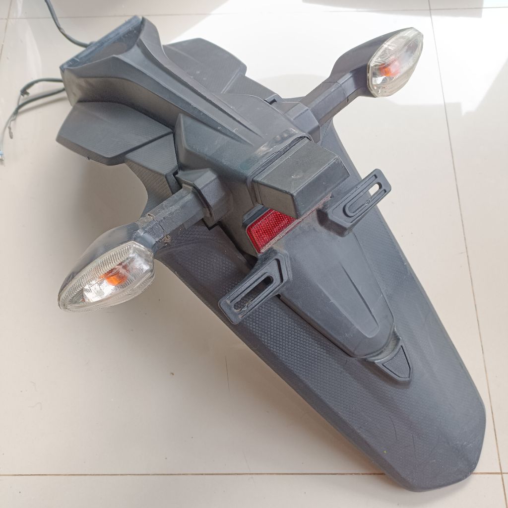 spakbor slebor belakang suzuki gsx  r 150 original