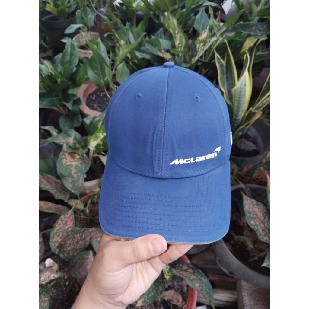 Topi McLaren Biru