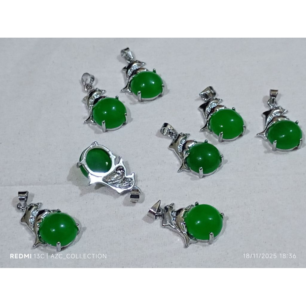 liontin bandul kalung motif dholpin kembar batu giok hijau