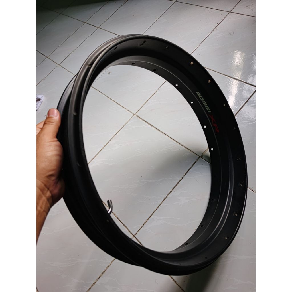 satu set velg aluminium Rossi XR tubeless ring 17 size 2.50 dan 3.50