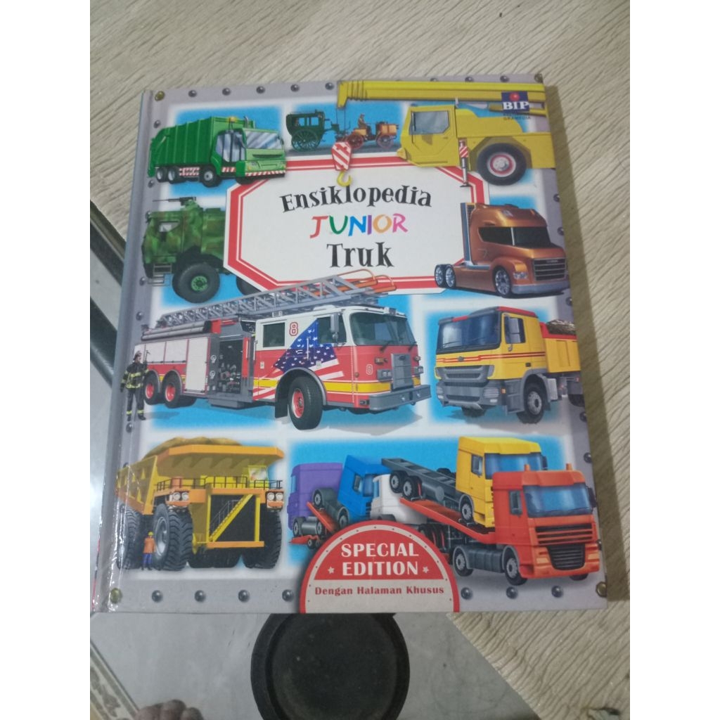 Ensiklopedia Junior.