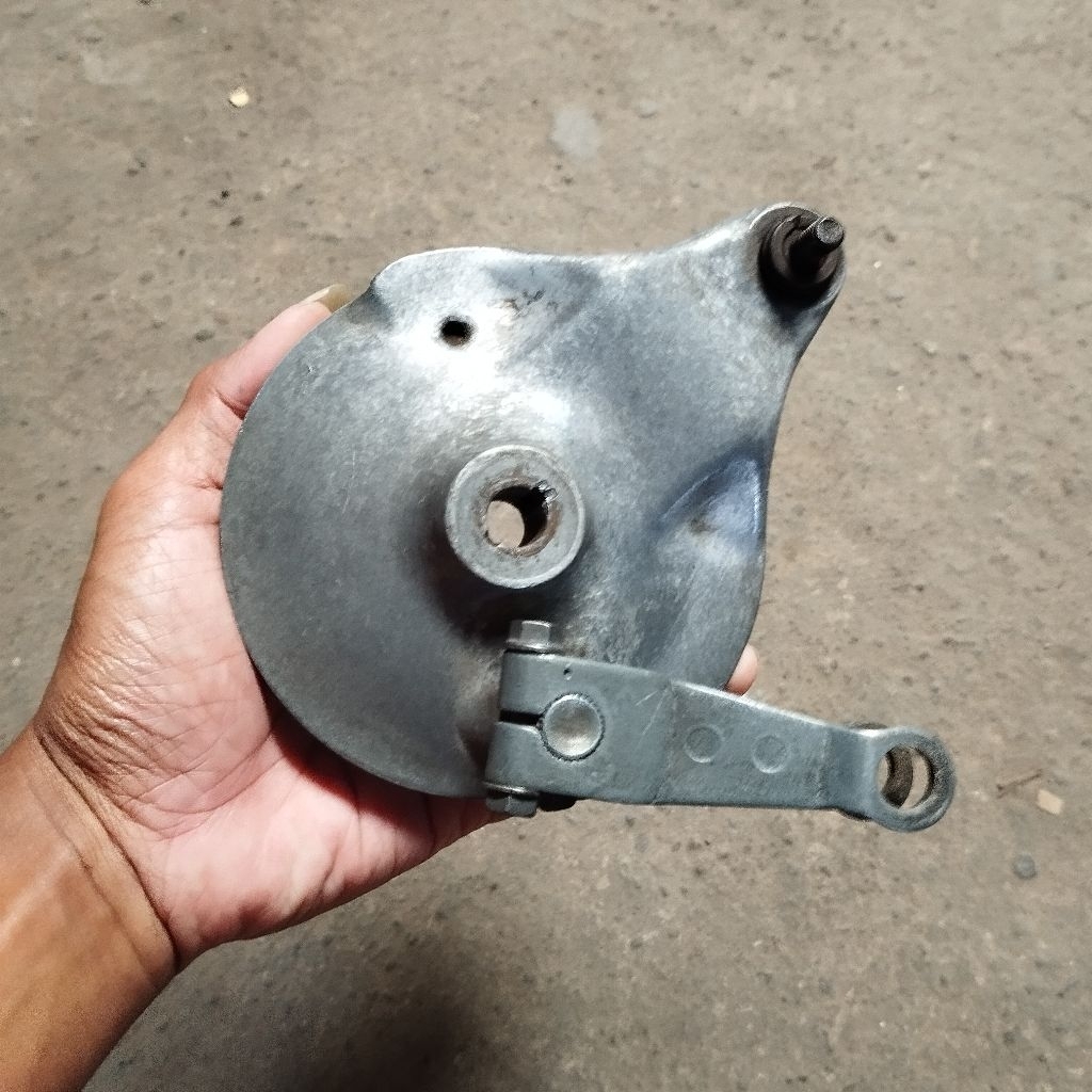 Tutup tromol belakang honda c70 c700 c800 supercub