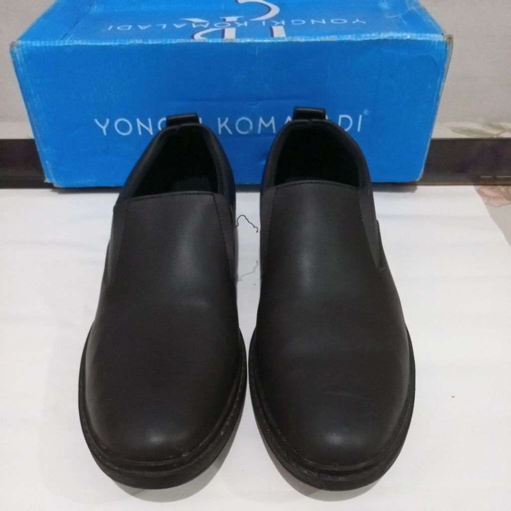 pantofel pria yongki komaladi size 41