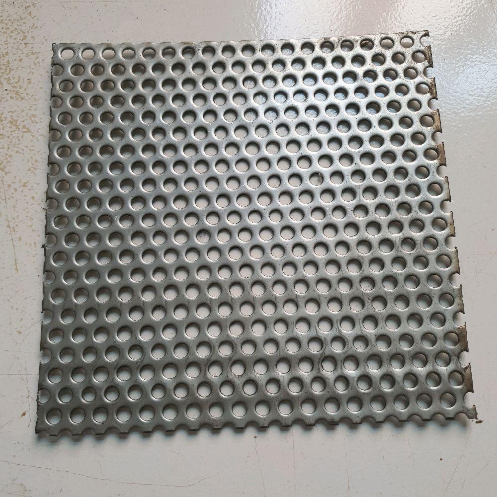 Plat Peforated Stainless Tebal 1mm Lubang 5mm