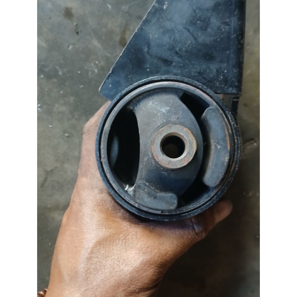 mounting kiri KIA Carens 1