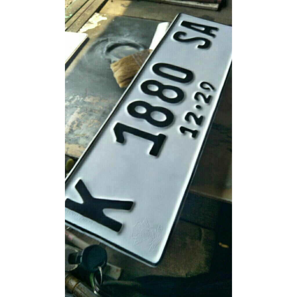 jasa pembuatan plat Nomer berlogo ori.
