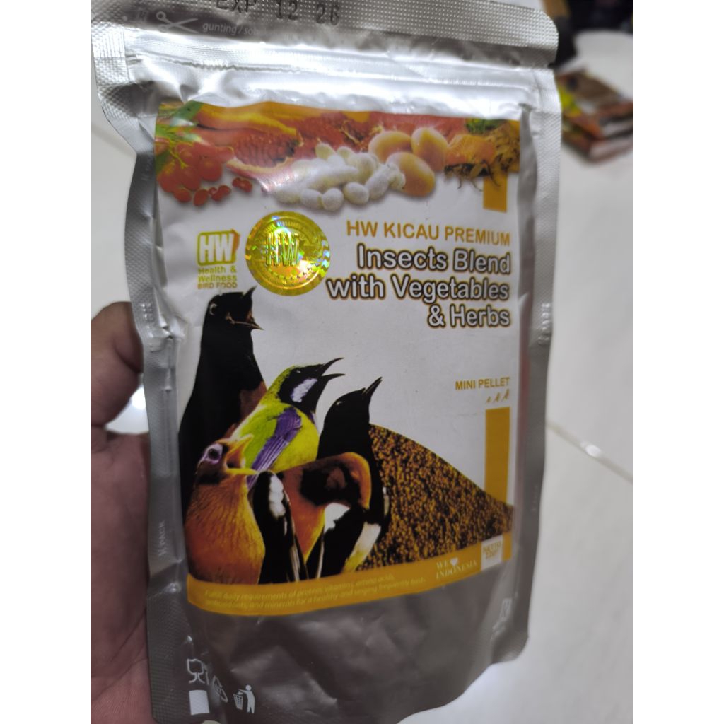 Hw kicau premium voer untuk burung murai anis kembang kacer dan sejenisnya