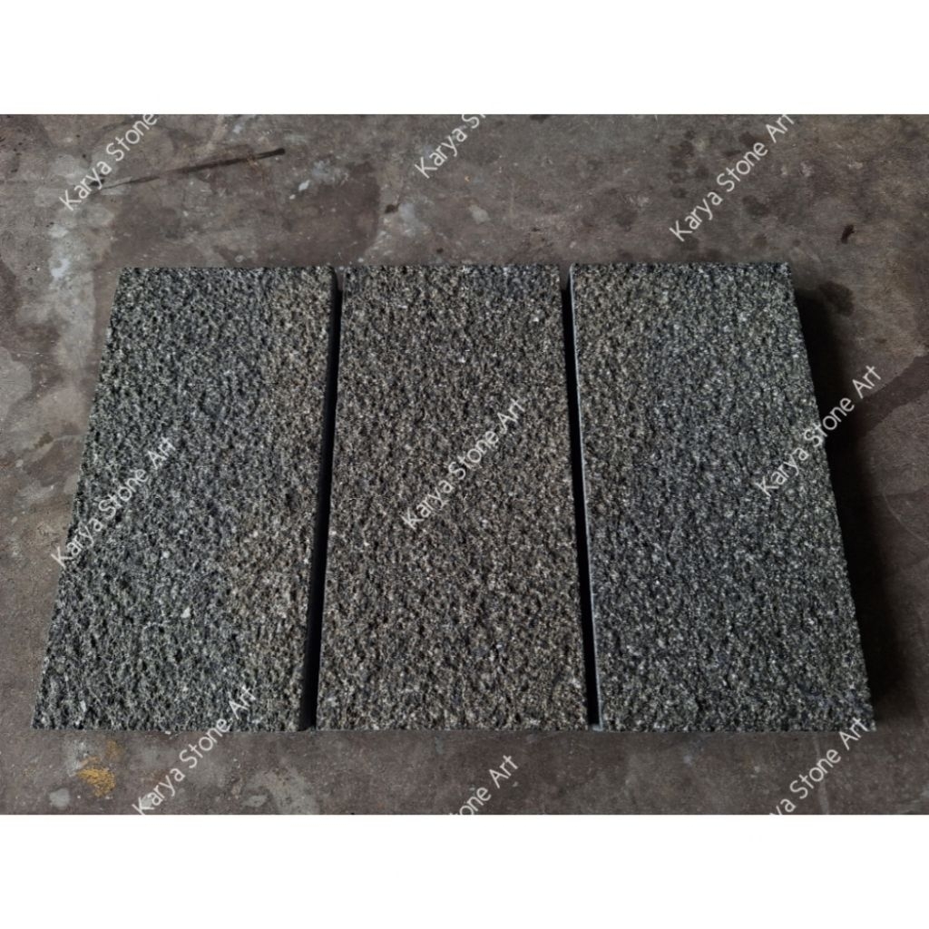 Batu Andesit Bush Hammer 10x20cm | Batu Alam Andesit Hitam Tulungagung | Batu Granit Outdoor