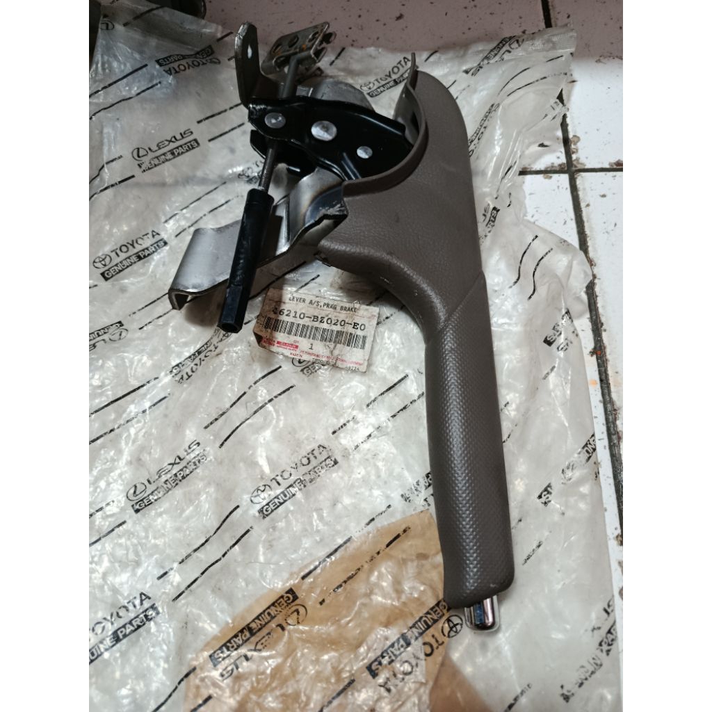 tuas rem tangan avanza xenia rush warna cream