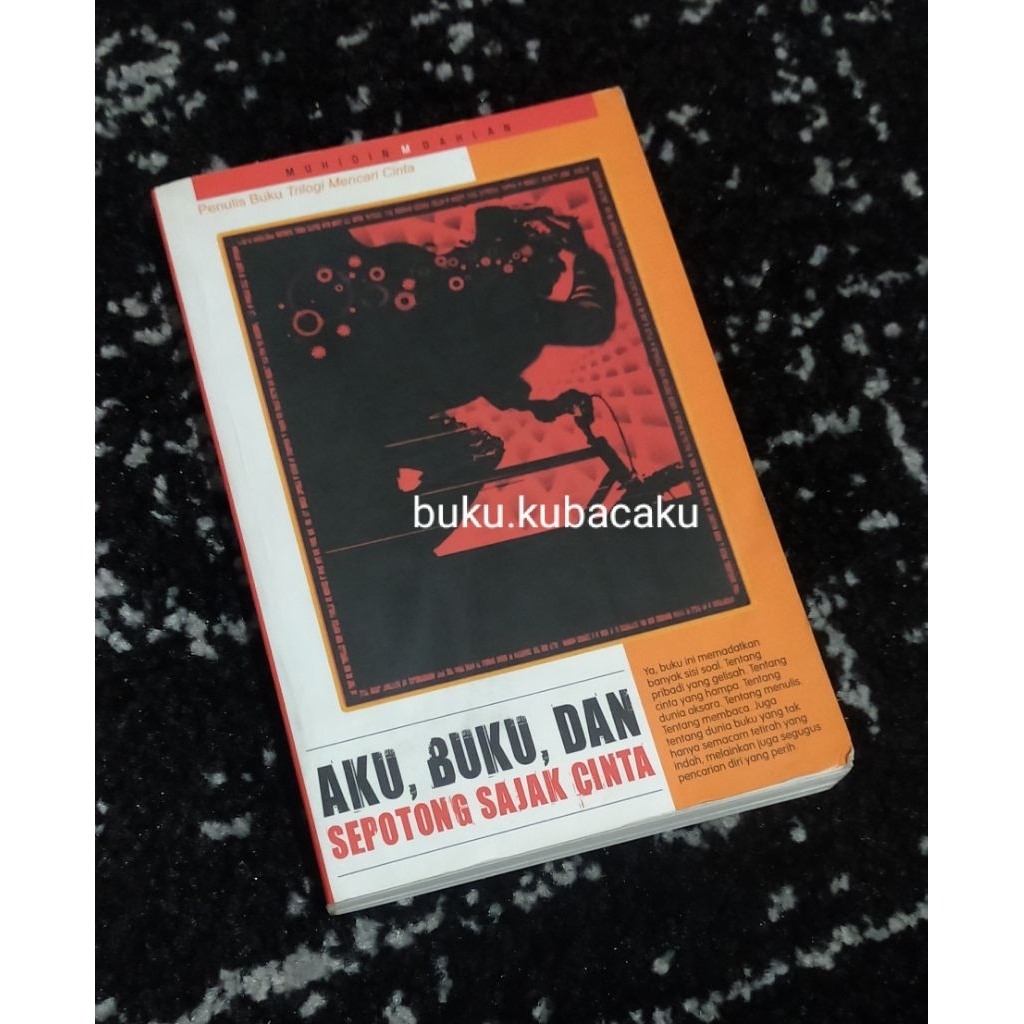 [ Bekas, ORI ] Aku, Buku, dan Sepotong Sajak Cinta - Muhidin M Dahlan (cetakan kedua 2004)