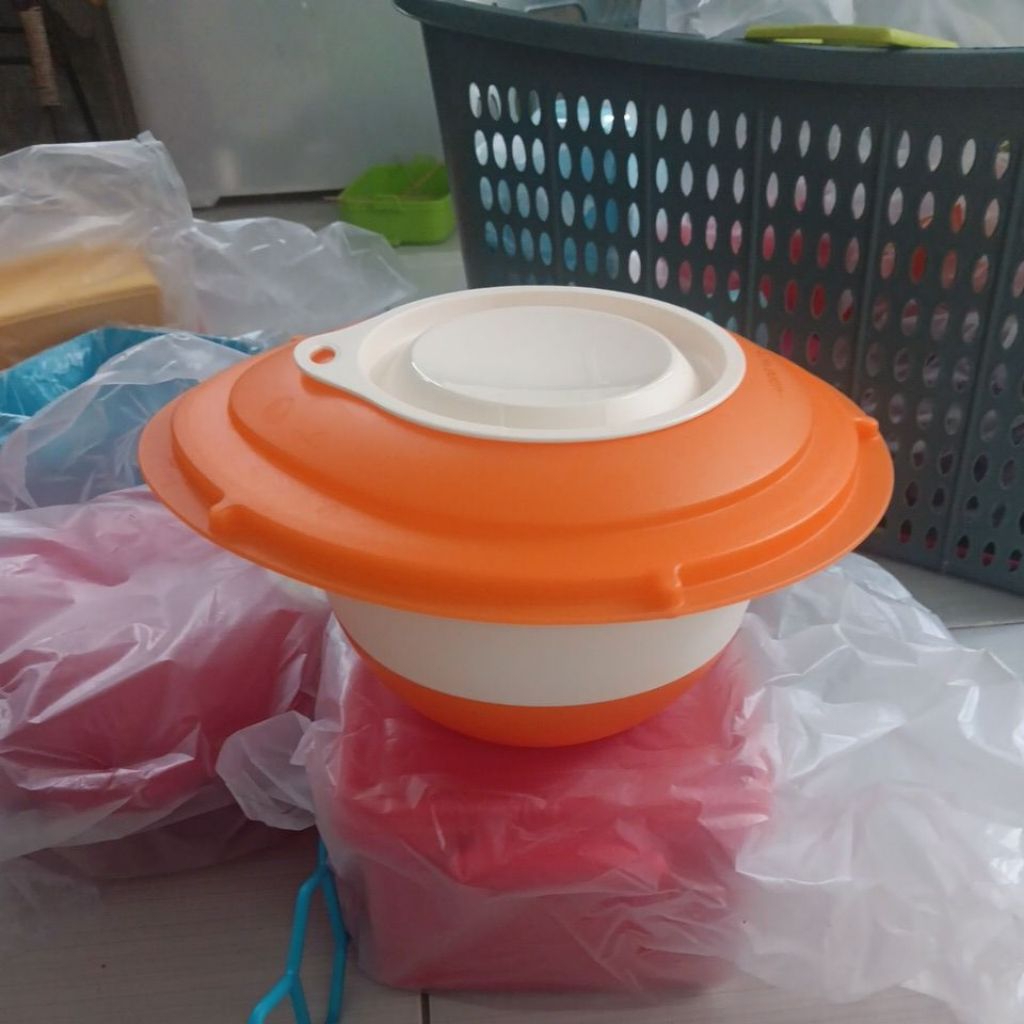 Baking mixing Bowl Tupperware