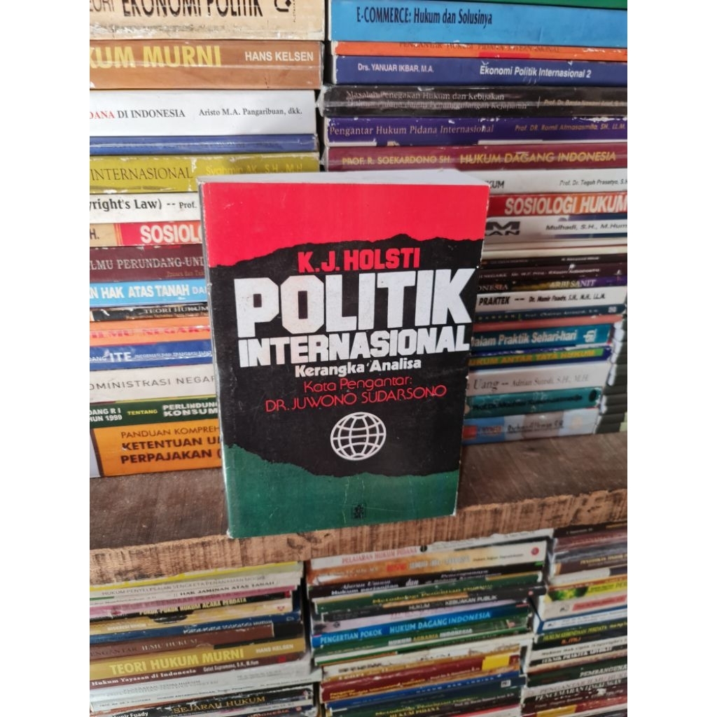 Politik internasional by K J Holsti