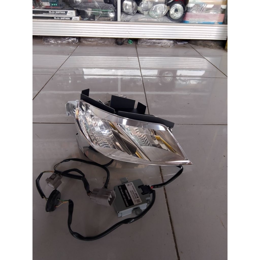 LED Reflektor lampu depan Calya Sigra feslip(kanan)