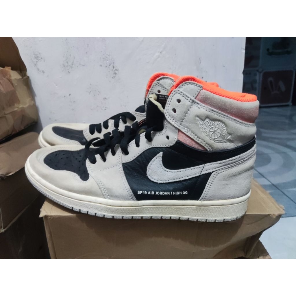 Nike Air Jordan 1 High OG "Hyper Crimson"