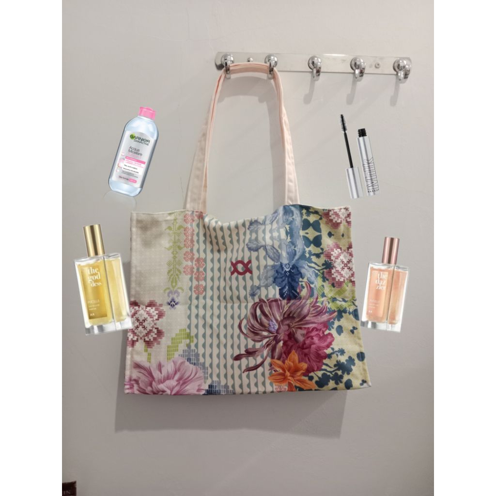 Totebag / Tas Travel untuk Mukena Makeup Skincare WK Klamby