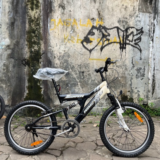 Sepeda Anak Gunung MTB 20 Inch Wimcycle Scorpion (Original Wimcycle) Full Suspension