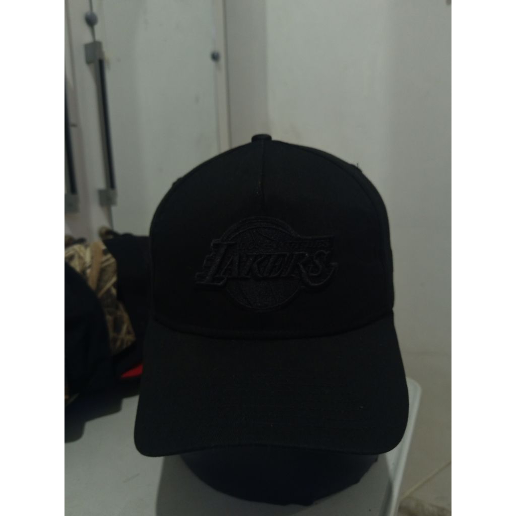 topi lakers NBA
