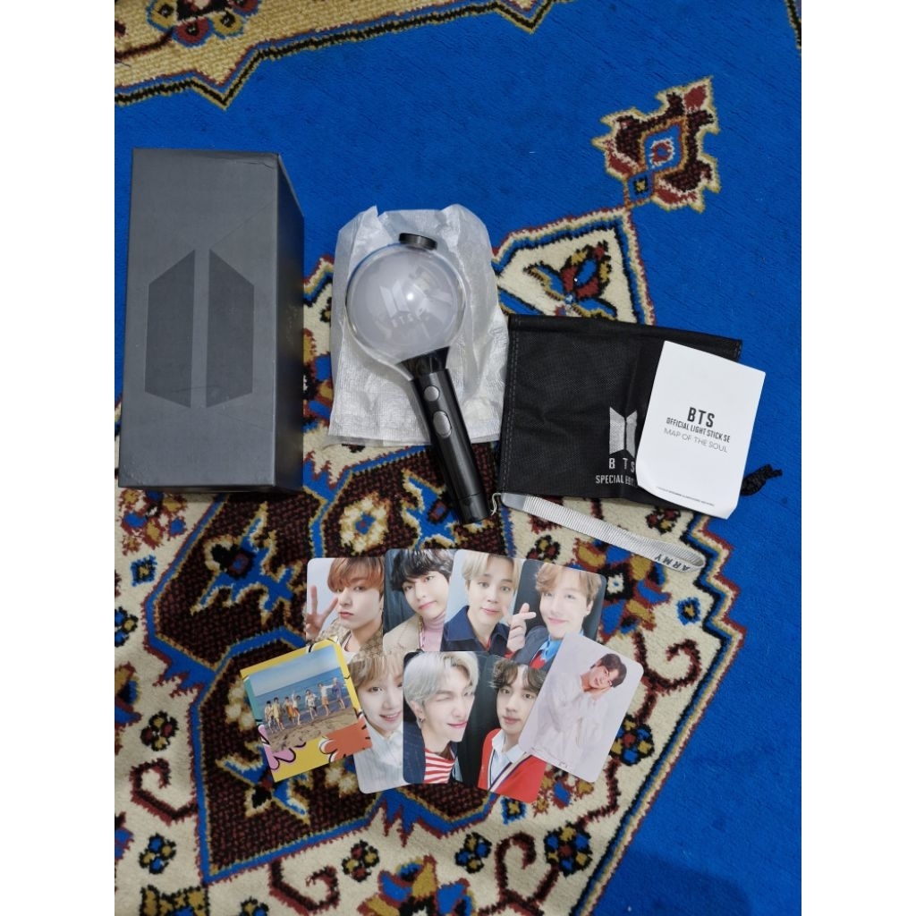 WTS ARMY BOMB SE SPECIAL EDITION LIGHTSTICK BTS UNSEALED GOOD CONDITION 100% BONUS POLAROID ALBUM BU