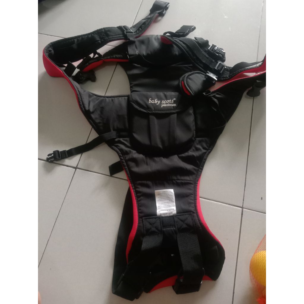 Preloved gendongan bayi M shape, baby scots platinum murah