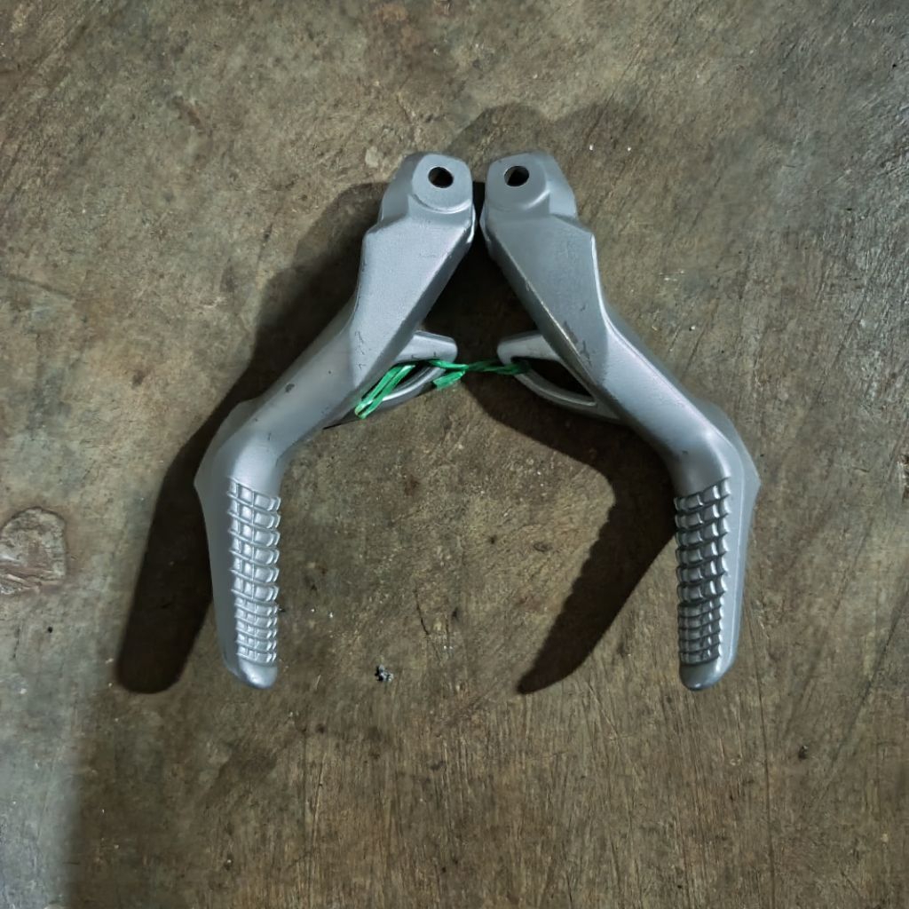 FOOTSTEP STEP PIJAKAN BELAKANG SUZUKI SKYDRIVE ORIGINAL