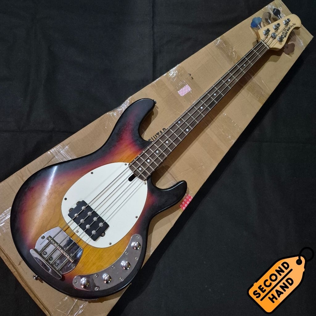 Bass Ernieball Musicman Stingray