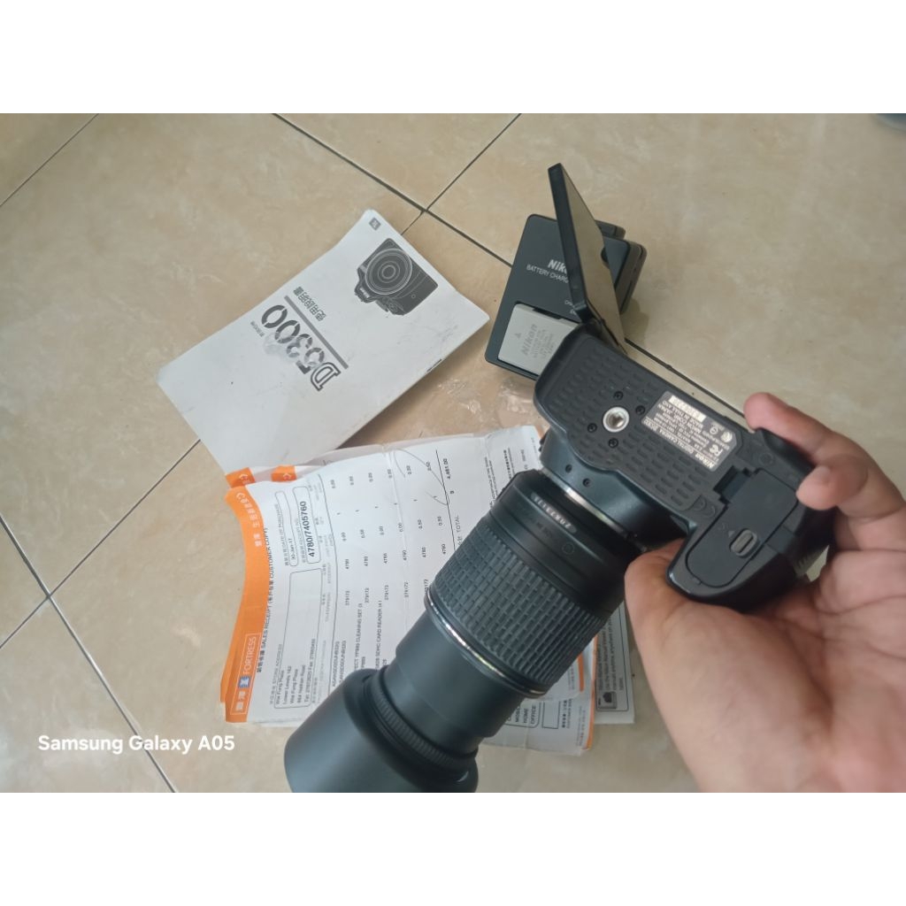 Nikon D5300 + Lensa Tele 55-200mm DX