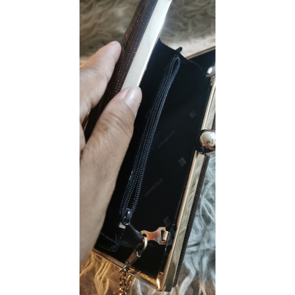 Elisabeth Tas kecil wanita