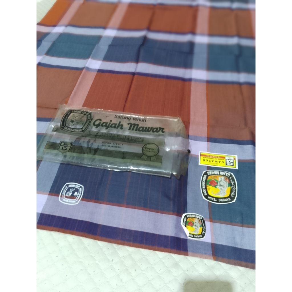 Sarung Atlas ,aklas ,sutra Samarinda Al Jamili dan sarung merk lainnya baru,(jadul).