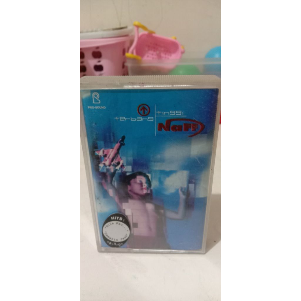 kaset pita naff terbang tinggi