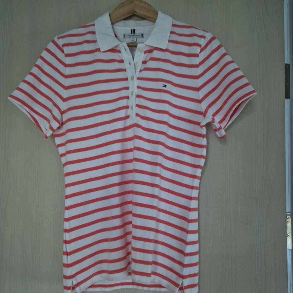 Kaos berkerah Tommy wanita salur putih salem