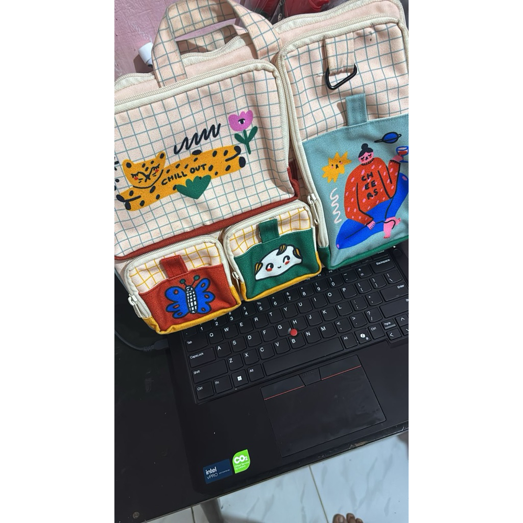 LIUNIC ON THINGS LAPTOP BAG