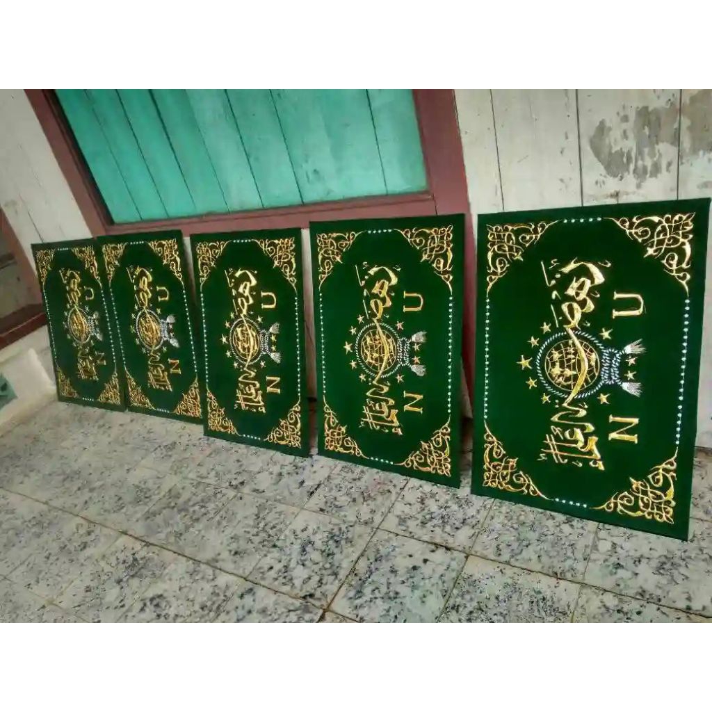 Kaligrafi Logo NU Timbul Emas