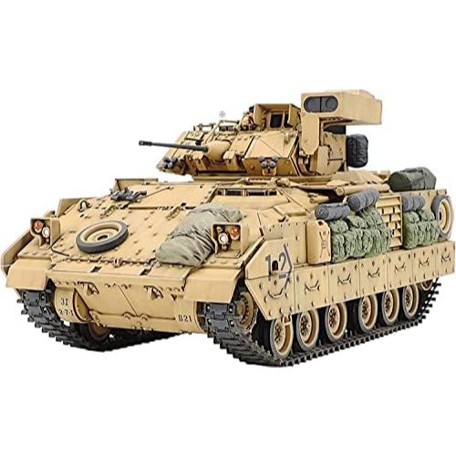 Tamiya 35264 Desert Storm 1: 35 U.S. M2 A2 Bradley IFV (2)