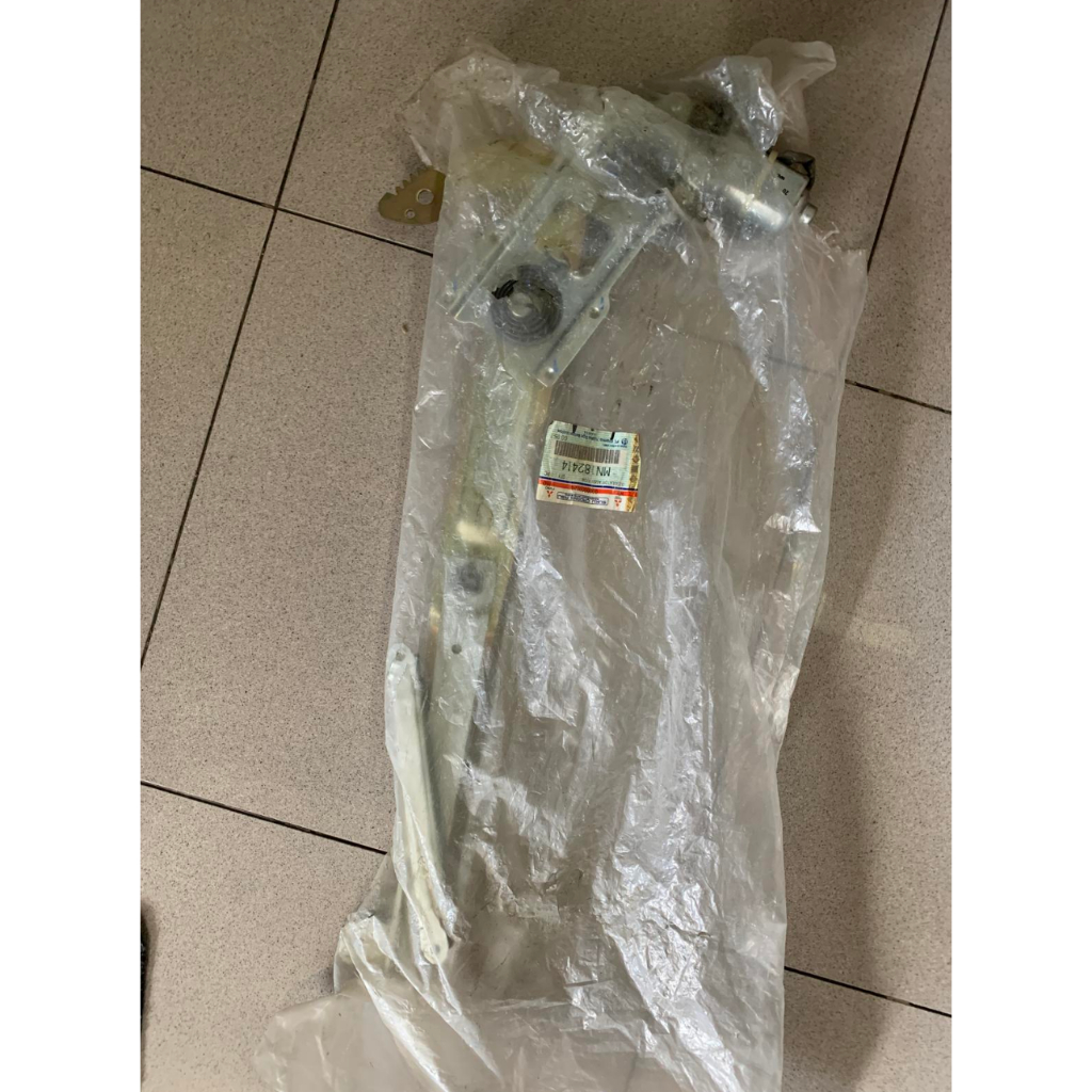 Regulator Kaca Pintu Depan Power Window Mitsubishi Kuda Original kanan