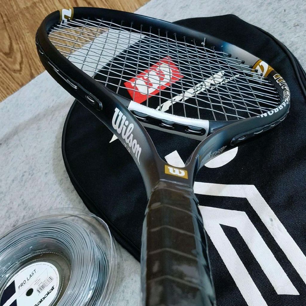 Raket Tenis Pemula Wilson Hyper Hammer 7,2 Carbon Oversize Senar Abu Siap Pakai