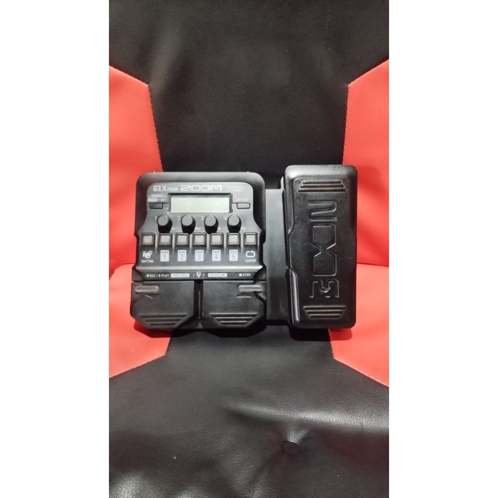 EFEK GITAR ZOOM G1XFOUR